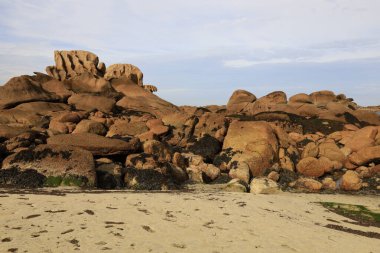 Pembe Granit Sahili, Fransa 'nın kuzeyindeki Cotes d' Armor bölgesinde yer alan bir kıyı şerididir.