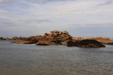 Pembe Granit Sahili, Fransa 'nın kuzeyindeki Cotes d' Armor bölgesinde yer alan bir kıyı şerididir.