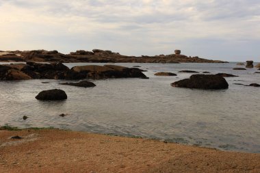 Pembe Granit Sahili, Fransa 'nın kuzeyindeki Cotes d' Armor bölgesinde yer alan bir kıyı şerididir.