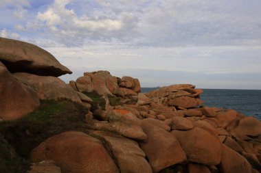 Pembe Granit Sahili, Fransa 'nın kuzeyindeki Cotes d' Armor bölgesinde yer alan bir kıyı şerididir.