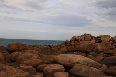 Pembe Granit Sahili, Fransa 'nın kuzeyindeki Cotes d' Armor bölgesinde yer alan bir kıyı şerididir.