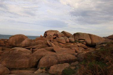 Pembe Granit Sahili, Fransa 'nın kuzeyindeki Cotes d' Armor bölgesinde yer alan bir kıyı şerididir.