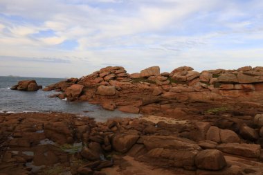 Pembe Granit Sahili, Fransa 'nın kuzeyindeki Cotes d' Armor bölgesinde yer alan bir kıyı şerididir.
