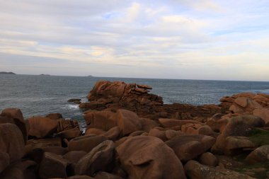 Pembe Granit Sahili, Fransa 'nın kuzeyindeki Cotes d' Armor bölgesinde yer alan bir kıyı şerididir.