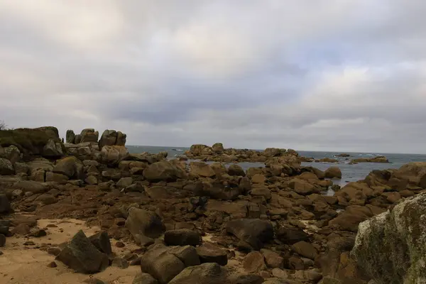  Beg-Pol 'ün ucu Brittany' deki Brignogan-Plages kasabasında yer almaktadır.