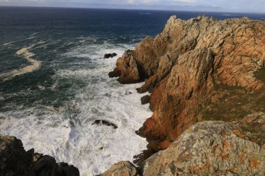 Crozon yarımadası Finistere 'de Brest' in önünde yer almaktadır.