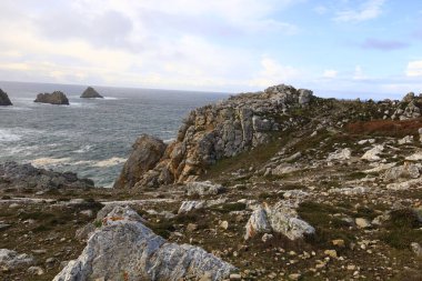 Crozon yarımadası Finistere 'de Brest' in önünde yer almaktadır.