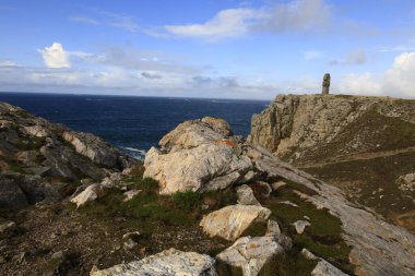 Crozon yarımadası Finistere 'de Brest' in önünde yer almaktadır.
