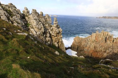 Crozon yarımadası Finistere 'de Brest' in önünde yer almaktadır.