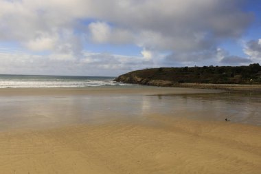 Crozon yarımadası Finistere 'de Brest' in önünde yer almaktadır.