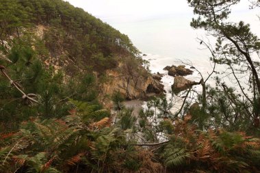 Crozon yarımadası Finistere 'de Brest' in önünde yer almaktadır.