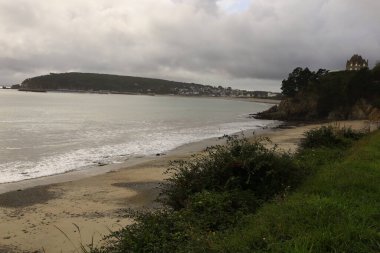 Crozon yarımadası Finistere 'de Brest' in önünde yer almaktadır.