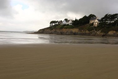 Crozon yarımadası Finistere 'de Brest' in önünde yer almaktadır.