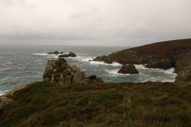 Bin 'in ucu, Brittany' nin batısındaki Beuzec-Cap-Sizun kasabasında bulunan bir pelerin.,