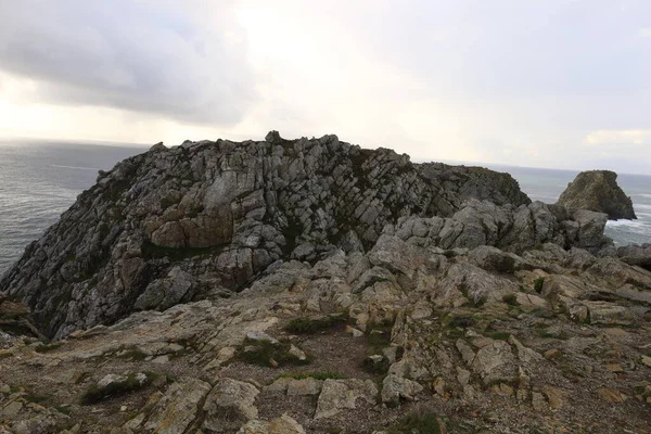 Crozon yarımadası Finistere 'de Brest' in önünde yer almaktadır.