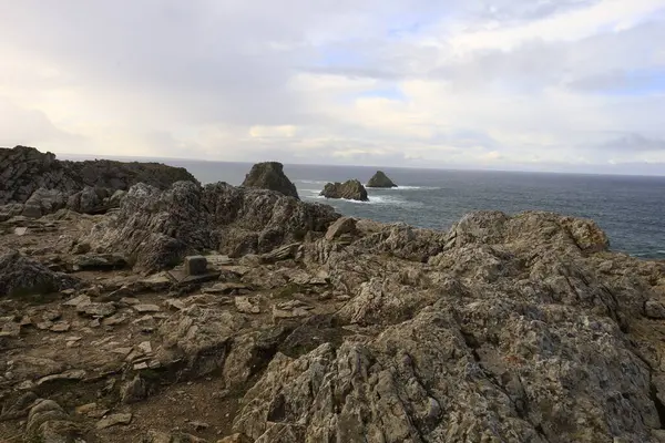 Crozon yarımadası Finistere 'de Brest' in önünde yer almaktadır.