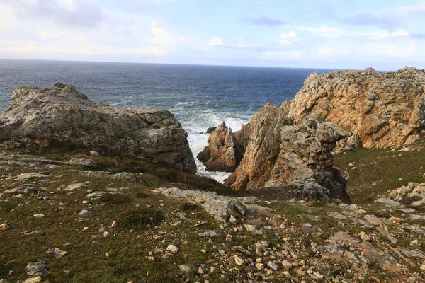 Crozon yarımadası Finistere 'de Brest' in önünde yer almaktadır.