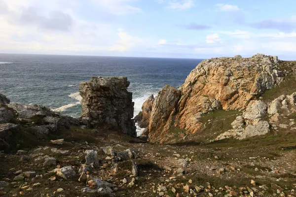 Crozon yarımadası Finistere 'de Brest' in önünde yer almaktadır.