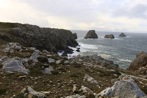 Crozon yarımadası Finistere 'de Brest' in önünde yer almaktadır.