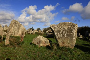 Menec hizalaması, Fransa 'nın Morbihan kentindeki Carnac' ın megalitik hizalamasıdır..