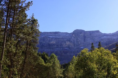 Gavarnie Sirki, Fransa 'nın güneybatısında, merkez Pireneler' de bir sirktir.