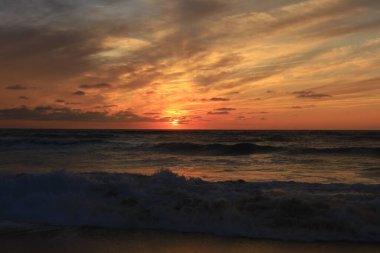 Cap-Ferret sahilinde gün batımını seyret.