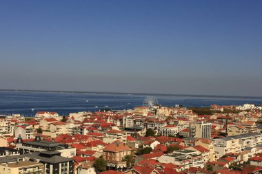 Arcachon, Gironde 'nin güneybatısında bulunan bir komündür.