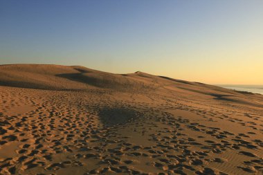 Pilat Kumulu Avrupa 'daki en uzun kum tepesidir. Arcachon Körfezi bölgesinde La Teste-de-Buch 'da yer almaktadır.