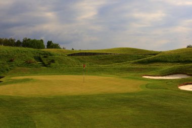 Le Golf National 'daki Albatros sahası Fransa' da Paris yakınlarında 18 delikli bir golf sahası.