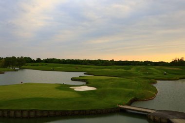 Le Golf National 'daki Albatros sahası Fransa' da Paris yakınlarında 18 delikli bir golf sahası.