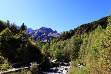 Gavarnie Sirki, Fransa 'nın güneybatısında, merkez Pireneler' de, İspanya sınırına yakın bir sirktir..