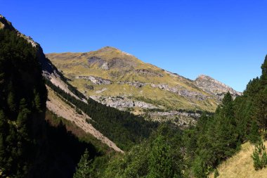 Gavarnie Sirki, Fransa 'nın güneybatısında, merkez Pireneler' de, İspanya sınırına yakın bir sirktir..