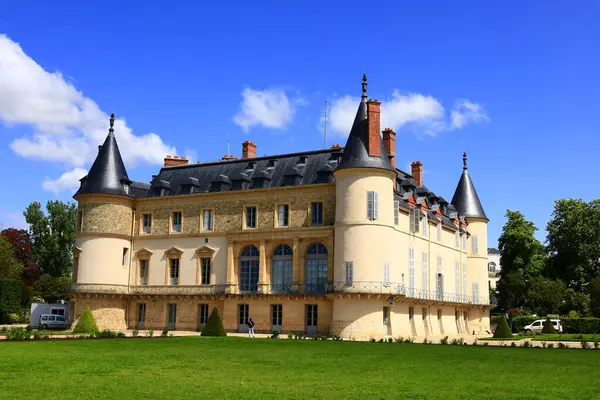 Rambouillet Kalesi, Rambouillet kasabasında bir kaledir.