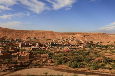 Fas 'taki Sahra ve Marakeş arasındaki eski kervan rotası boyunca Ait Benhaddou' dan görüntü