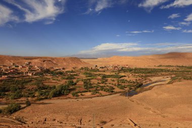 Fas 'taki Sahra ve Marakeş arasındaki eski kervan rotası boyunca Ait Benhaddou' dan görüntü