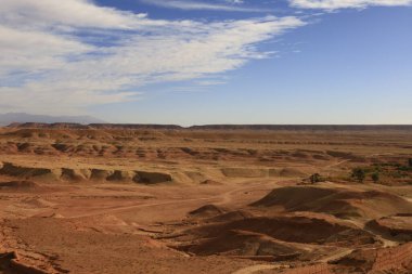 Fas 'taki Sahra ve Marakeş arasındaki eski kervan rotası boyunca Ait Benhaddou' dan görüntü