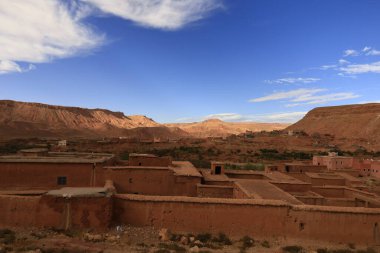 Fas 'taki Haut Atlas Doğu Ulusal Parkı' ndaki bir köye bakın.. 