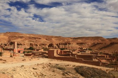 Fas 'taki Haut Atlas Doğu Ulusal Parkı' ndaki bir köye bakın.. 