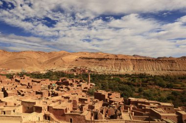 Fas 'taki Haut Atlas Doğu Ulusal Parkı' ndaki bir köye bakın.. 