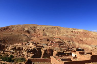 Fas 'taki Haut Atlas Doğu Ulusal Parkı' ndaki bir köye bakın.. 