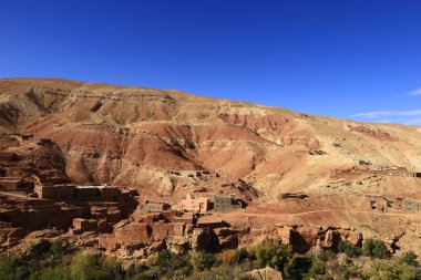 Fas 'taki Haut Atlas Doğu Ulusal Parkı' ndaki bir köye bakın.. 