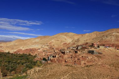 Fas 'taki Haut Atlas Doğu Ulusal Parkı' ndaki bir köye bakın.. 