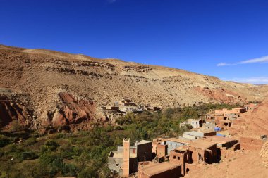 Fas 'taki Haut Atlas Doğu Ulusal Parkı' ndaki bir köye bakın.. 