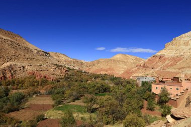 Fas 'taki Haut Atlas Doğu Ulusal Parkı' ndaki bir köye bakın.. 