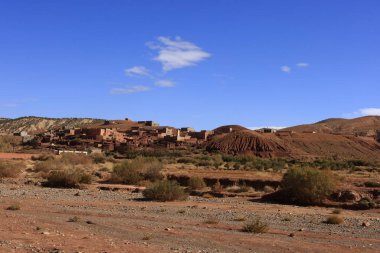 Fas 'taki Haut Atlas Doğu Ulusal Parkı' ndaki bir köye bakın.. 
