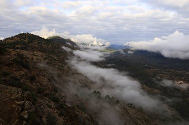 Sierras de Cazorla, İspanya 'nın Jaen ili' nin doğusunda ve kuzeydoğusunda bulunan doğal park.