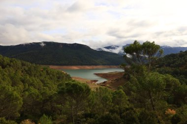 Sierras de Cazorla, İspanya 'nın Jaen ili' nin doğusunda ve kuzeydoğusunda bulunan doğal park.