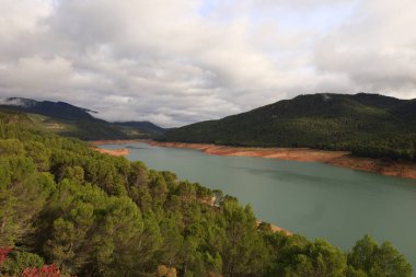 Sierras de Cazorla, İspanya 'nın Jaen ili' nin doğusunda ve kuzeydoğusunda bulunan doğal park.