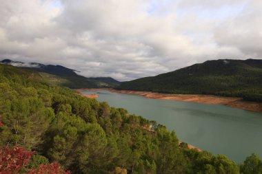 Sierras de Cazorla, İspanya 'nın Jaen ili' nin doğusunda ve kuzeydoğusunda bulunan doğal park.