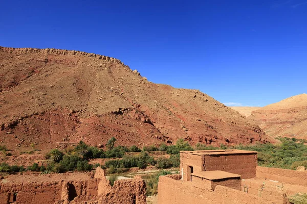 Fas 'taki Haut Atlas Doğu Ulusal Parkı' ndaki bir köye bakın.. 